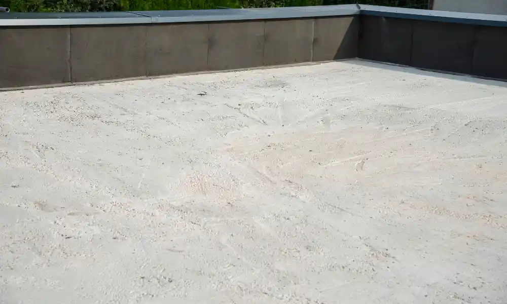 فوم عازل للأسطح بالقصيم